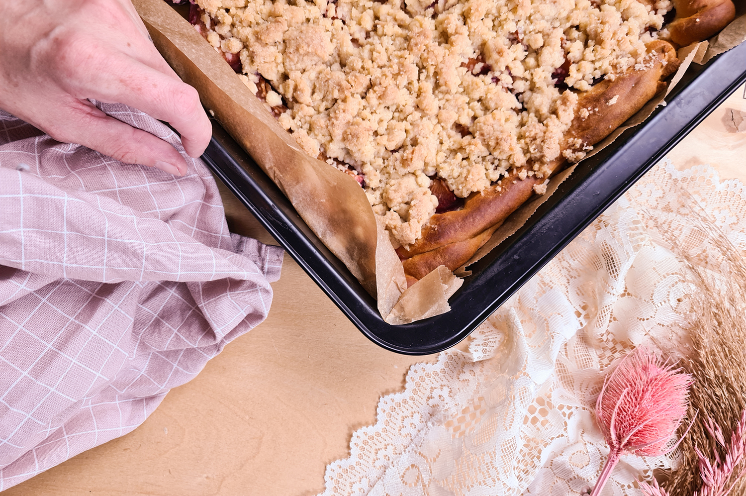 einfacher Pflaumenkuchen mit Streuseln - Imaginary Lights